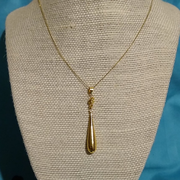 14K Yellow Gold Dangle Drop Pendant w/ 18